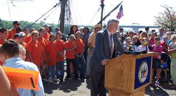 Bob van Vranken addresses the crowd.
