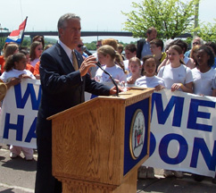 Mayor Jennings at the podium.