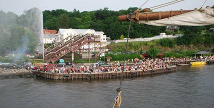 Crowds gather at the Rhinecliff train station.