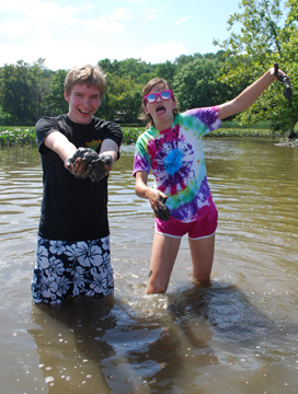 Alex and Nora react differently to the gooey river bottom.
